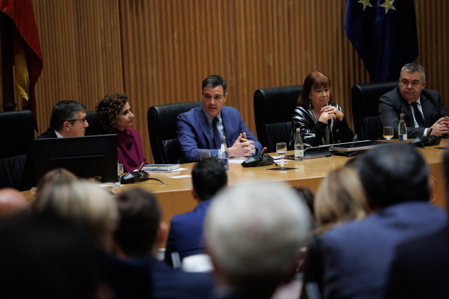 El presidente del Gobierno y secretario general del PSOE, Pedro Sánchez, en una reunión ante el Grupo Parlamentario Socialista