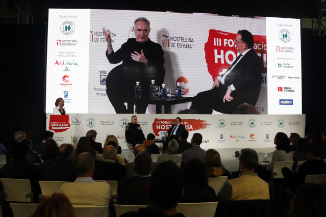 El chef Ferrán Adrià interviene en el acto 'Cambiando el mundo desde la gastronomía' , dentro del III Foro Nacional de Hostelería