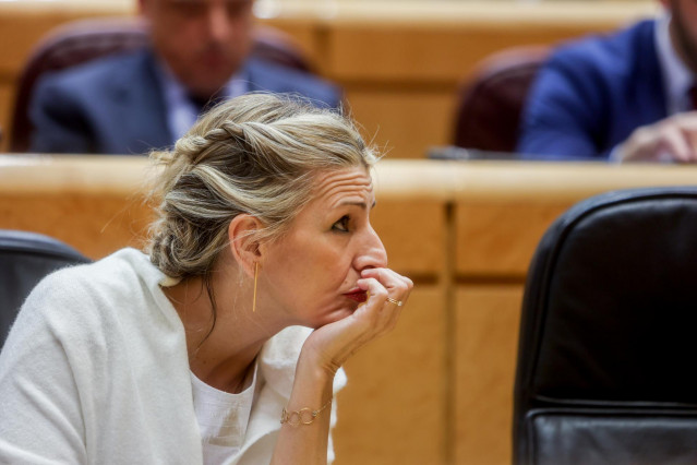 La vicepresidenta segunda y ministra de Trabajo y Economía Social, Yolanda Díaz, durante una sesión plenaria de control en el Senado, a 7 de febrero de 2023, en Madrid (España).