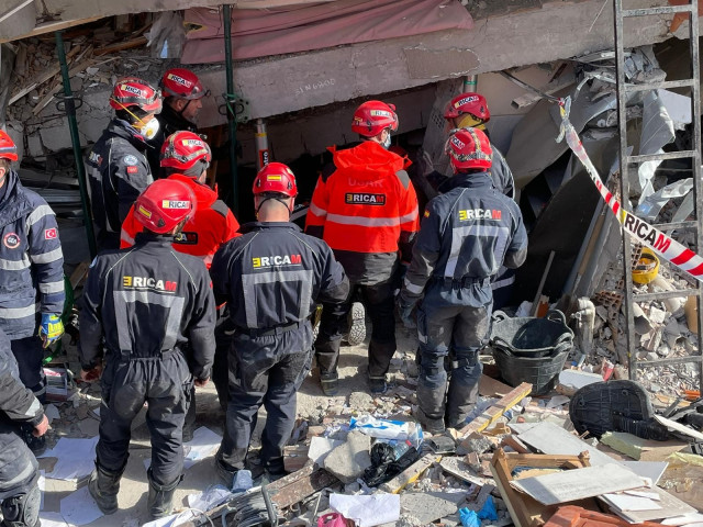 Labores del equipo del ERICAM desplegado en Turquía tras el terromoto.
