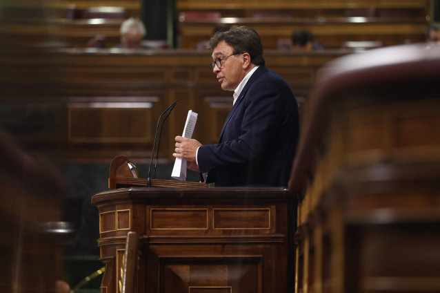 Archivo - El diputado de Teruel Existe, Tomás Guitarte, interviene durante una sesión plenaria, a 28 de septiembre de 2022, en Madrid (España). Durante la sesión plenaria se ha debatido la convalidación o derogación del Real Decreto ley 16/2022, para la m