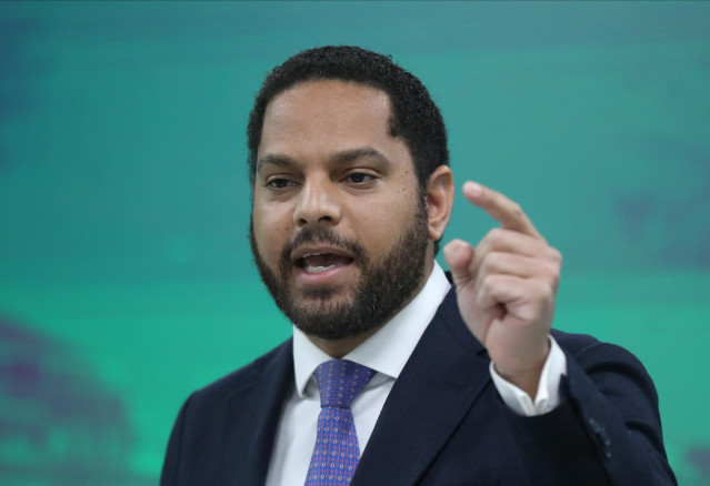 El secretario general de VOX, Ignacio Garriga, durante una rueda de prensa, en la sede de VOX, a 30 de enero de 2023, en Madrid (España).