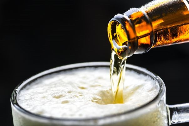 Archivo - Botella de cerveza de vidrio fabricada por Vidrala