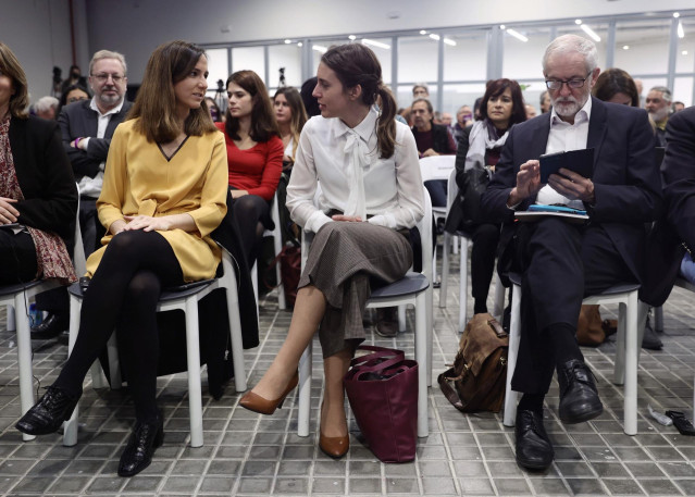 Archivo - (I-D) La secretaria general de Podemos y ministra de Derechos Sociales y Agenda 2030, Ione Belarra; la ministra de Igualdad, Irene Montero y el ex secretario general de Podemos en Madrid, José Julio Rodríguez Fernández, participan junto a repres