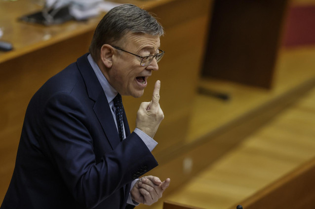 El presidente de la Generalitat, Ximo Puig, interviene durante una sesión de control