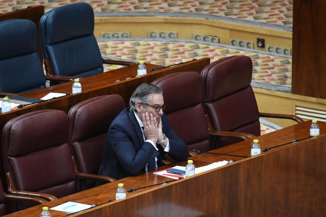 El consejero de Presidencia, Justicia e Interior de la Comunidad de Madrid, Enrique López, durante un pleno en la Asamblea de Madrid, a 9 de febrero de 2023, en Madrid (España).