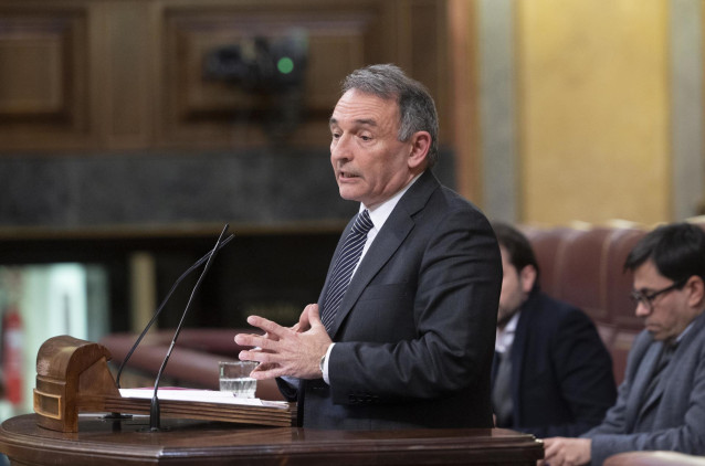 El diputado Enrique Fernando Santiago Romero, en el Pleno del Congreso de los Diputados, a 24 de enero de 2023, en Madrid (España).