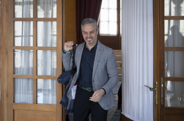 Juan Bravo, este viernes en el Parlamento andaluz tras formalizar su renuncia al escaño