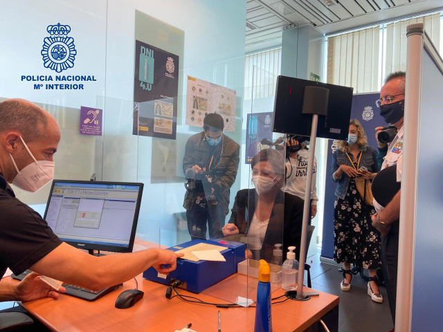 Archivo - Una oficina de la Policía para la expedición del DNI