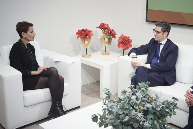La presidenta de Navarra, María Chivite, recibe al ministro de la Presidencia, Relaciones con las Cortes y Memoria Democrática, Félix Bolaños, en el Palacio de Navarra, a 10 de febrero de 2023, en Pamplona, Navarra (España). Tras su reunión, la Presidenta