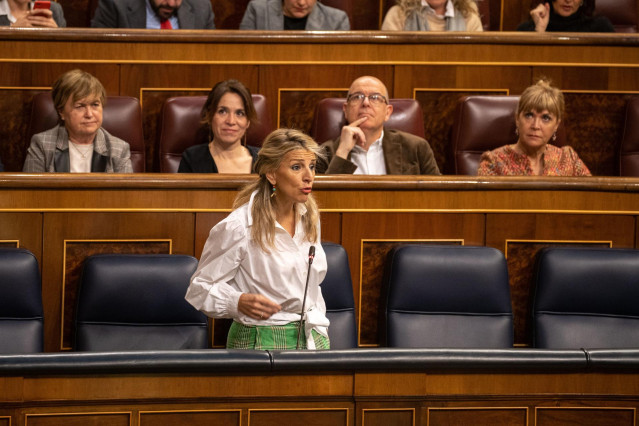 La vicepresidenta segunda y ministra de Trabajo y Economía Social, Yolanda Díaz, interviene durante una sesión de control al Gobierno, en el Congreso de los Diputados, a 8 de febrero de 2023, en Madrid (España).