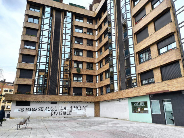 Archivo - Pisos en Oviedo, en una imagen de archivo.