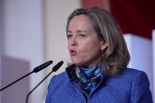 La vicepresidenta primera y ministra de Asuntos Económicos y Transformación Digital, Nadia Calviño, durante la entrega de el Premio Mujer del Año en la Real Academia de Bellas Artes de San Fernando, a 26 de enero de 2023, en Madrid (España).