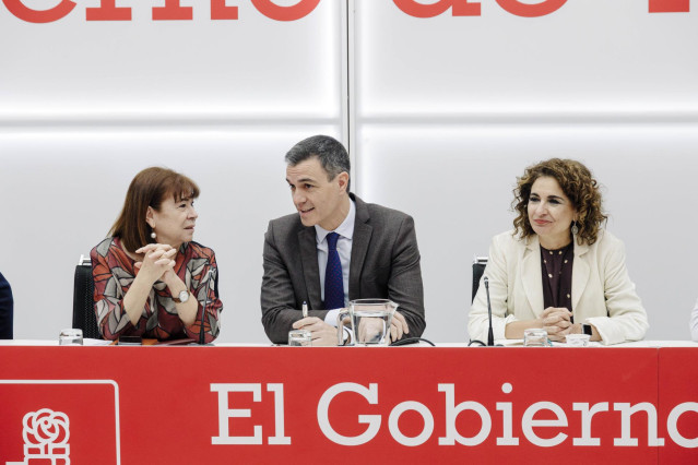 La presidenta del PSOE, Cristina Narbona; el secretario general del PSOE y presidente del Gobierno, Pedro Sánchez, y la ministra de Hacienda y Función Pública, María Jesús Montero, durante la reunión de la Comisión Ejecutiva Federal en Ferraz.
