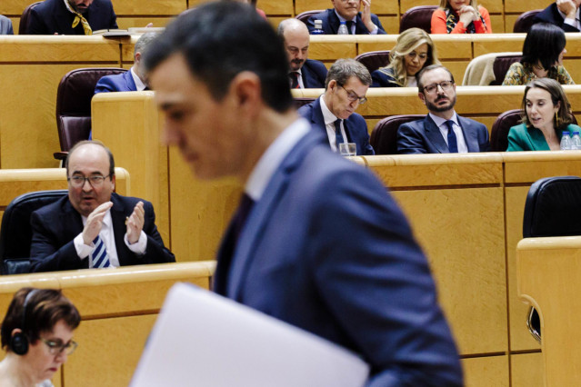 El presidente del Gobierno, Pedro Sánchez, comparece en un pleno del Senado, a 31 de enero de 2023, en Madrid (España). Esta comparecencia es la primera de este año que ha confrontado a Sánchez y al líder del PP, Alberto Núñez Feijóo. Sánchez ha informado