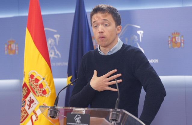 El líder de Más País, Iñigo Errejón, durante una rueda de prensa anterior a la reunión de la Junta de Portavoces, en el Congreso de los Diputados, a 14 de febrero de 2023, en Madrid (España).