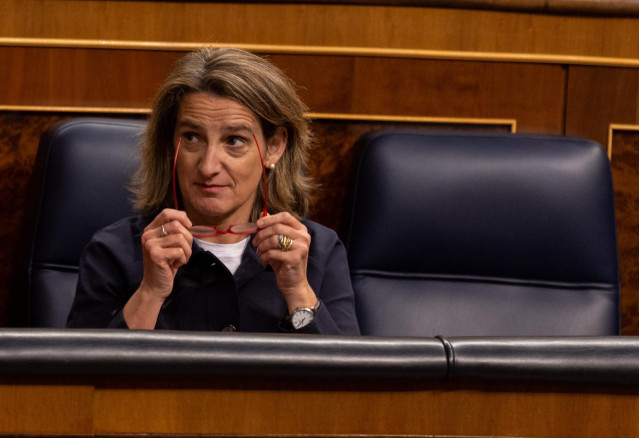 Archivo - La vicepresidenta tercera y ministra de Transición Ecológica y Reto Democrático, Teresa Ribera, durante una sesión plenaria en el Congreso de los Diputados, a 23 de noviembre de 2022, en Madrid (España). (Foto de archivo).