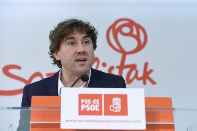 Archivo - El secretario general del Partido Socialista de Euskadi-Euskadiko Ezkerra (PSE-EE), Eneko Andueza, interviene durante su reunión en la sede del PSE, a 29 de noviembre de 2022, en San Sebastián, Guipúzcoa, País Vasco (España). Este encuentro se e