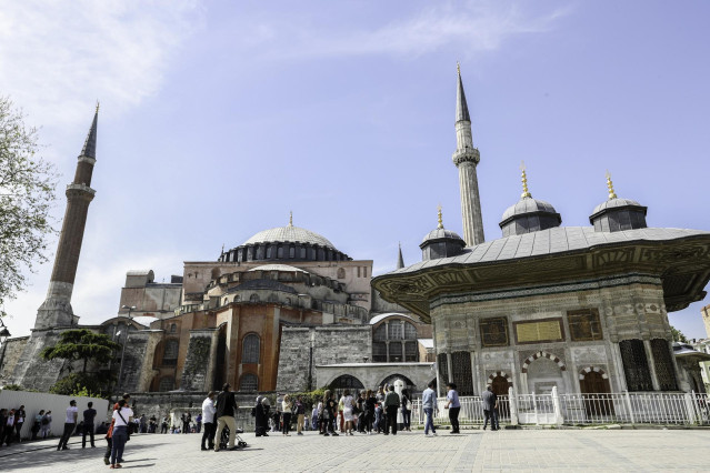 Archivo - La antigua basílica de Santa Sofía, en Estambul