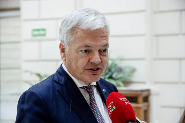 Archivo - El comisario europeo de Justicia, Didier Reynders, ofrece declaraciones a Europa Press, a su salida de una reunión con el fiscal general del Estado, a 30 de septiembre de 2022, en Madrid (España).