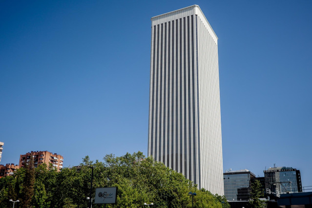 Archivo - Fachada de la Torre Picasso, a 31 de julio de 2022, en Madrid (España).