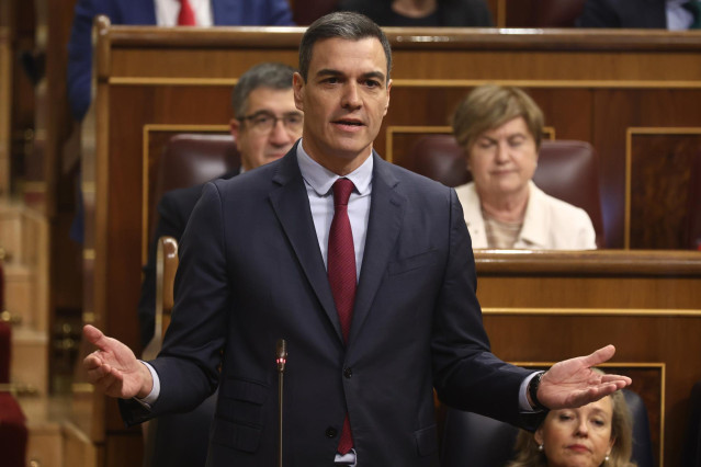 El presidente del Gobierno, Pedro Sánchez, interviene durante una sesión plenaria, en el Congreso de los Diputados, a 15 de febrero de 2023, en Madrid (España).