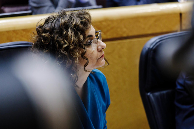 La ministra de Hacienda y Función Pública, María Jesús Montero, en un pleno del Senado, a 31 de enero de 2023, en Madrid (España).