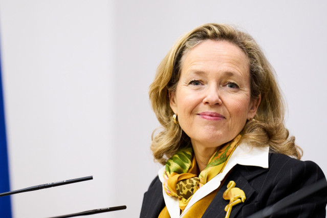 La vicepresidenta primera del Gobierno y ministra de Asuntos Económicos, Nadia Calviño, ofrece una rueda de prensa tras reunirse con el presidente de Cantabria en la sede de la Presidencia del Gobierno, a 10 de febrero de 2023, en Santander, Cantabria (Es