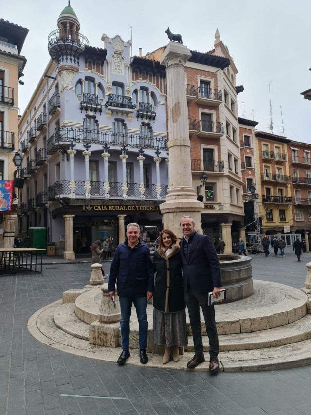 Elías Bendodo, Jorge Azcón y Emma Buj (PP).