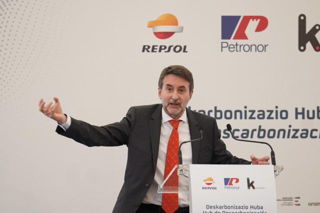 Archivo - El consejero delegado de Repsol, Josu Jon Imaz