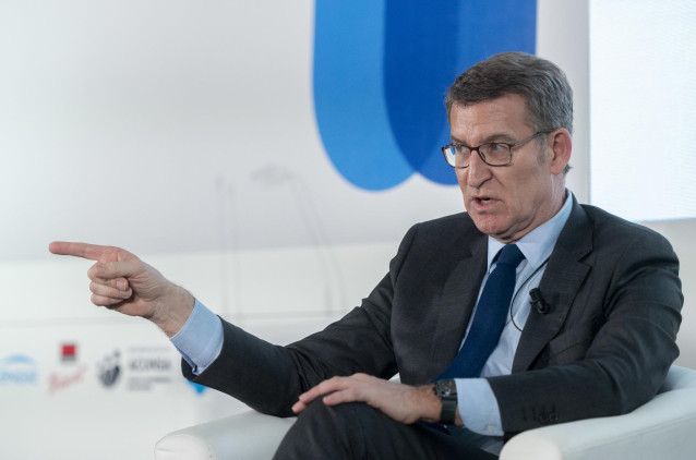 El presidente del Partido Popular, Alberto Núñez Feijóo, interviene en la inauguración de la sexta edición del Forbes Summit Reinventing Spain, en el Hotel Rosewood Villa Magna, a 6 de febrero de 2023, en Madrid (España). Forbes Reinventing Spain nació pa