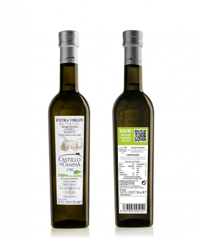 Botellas de Castillo de Caena con la etiqueta blockchain generada por TrustOs, la plataforma de Telefónica Tech.