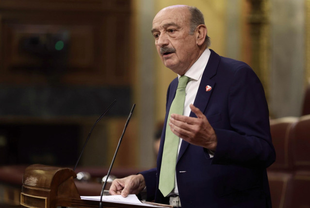 Archivo - El diputado del grupo Mixto José María Mazón Ramos interviene en una sesión plenaria, en el Congreso de los Diputados