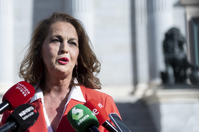 La exdiputada de la Asamblea de Madrid y activista de los derechos LGTBI+, Carla Antonelli, atiende a los medios tras la aprobación definitiva de la Ley Trans y LGTBI+ en el Congreso de los Diputados, a 16 de febrero de 2023, en Madrid (España). La Ley Tr