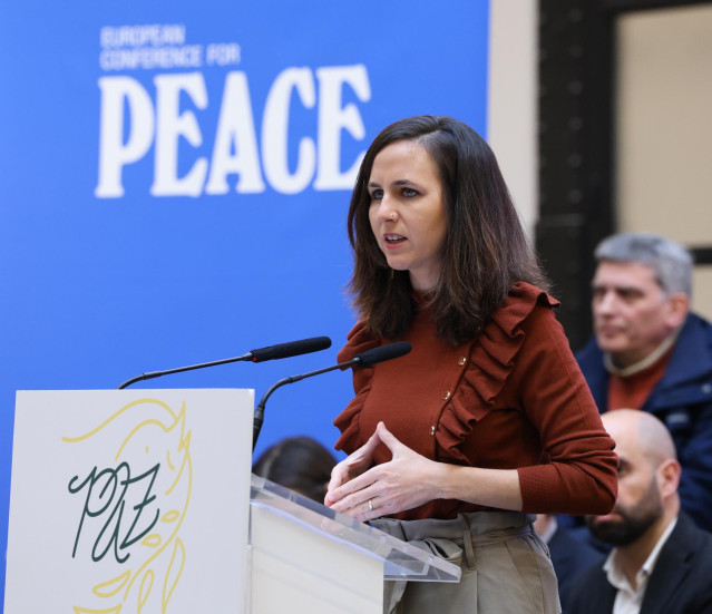 La secretaria general de Podemos y ministra de Derechos Sociales y Agenda 2030, Ione Belarra, interviene durante la III Conferencia Europea por la Paz, en el Espacio Larra, a 17 de febrero de 2023, en Madrid (España).