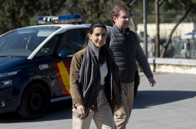 La candidata de Vox a la Presidencia de la Comunidad de Madrid, Rocío Monasterio, llega a un encuentro con los vecinos de Casa de Campo, a 17 de febrero de 2023, en Madrid (España). Monasterio ha realizado frecuentes encuentros con los vecinos de Casa de