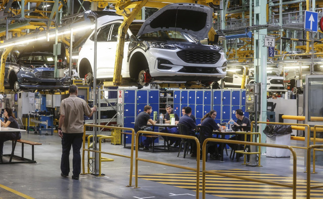 Archivo - Un vehículo en la fábrica de Ford en Almussafes (Valencia).