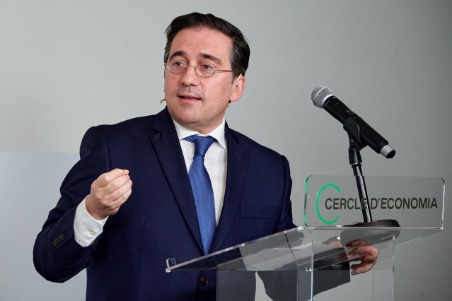 El ministro de Asuntos Exteriores, Unión Europea y Cooperación, José Manuel Albares, interviene durante una conferencia en el Cercle de’Economía, a 17 de febrero de 2023, en Barcelona, Cataluña (España).