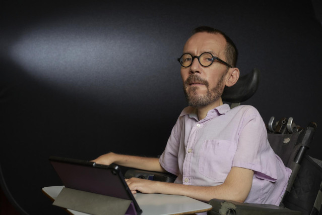 Archivo - El portavoz de Unidas Podemos en el Congreso de los Diputados, Pablo Echenique, posa  para Europa Press en la Cámara Baja, a 21 de julio de 2022, en Madrid (España).