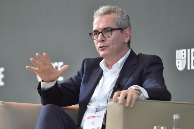Archivo - El ex presidente ejecutivo de Inditex, Pablo Isla, en un diálogo titulado 'Liderando la industria textil hacia la sostenibilidad' en el Campus IESE, a 12 de noviembre de 2021, en Madrid, (España).
