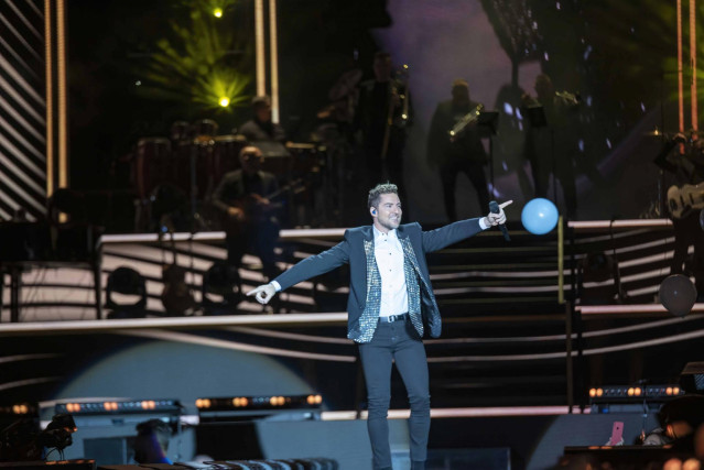 Archivo - El almeriense David Bisbal, en el concierto celebrado en el estadio de los Juegos del Mediterráneo por sus 20 años de carrera musical. (Foto de archivo).
