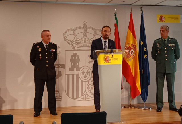 El delegado del Gobierno, Denos Itxaso (c), confía en que se 