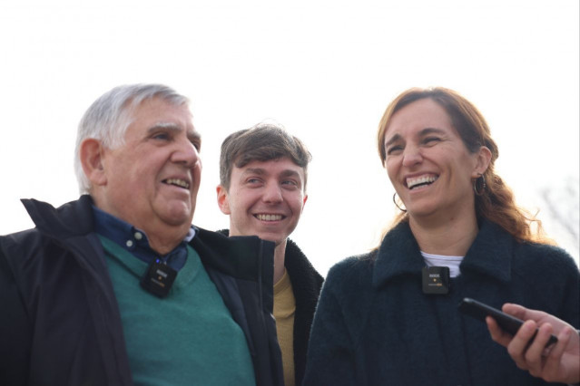 La portavoz de Más Madrid en la Asamblea, Mónica García, junto con el diputado de Más Madrid Eduardo Fernández Rubiño y el concejal Félix López Rey