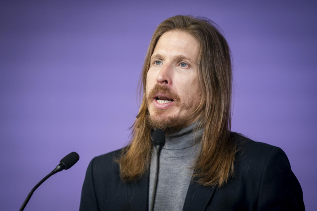 El portavoz de Podemos y coordinador en Castilla y León, Pablo Fernández, ofrece una rueda de prensa en la sede de Podemos, a 20 de febrero de 2023, en Madrid (España).