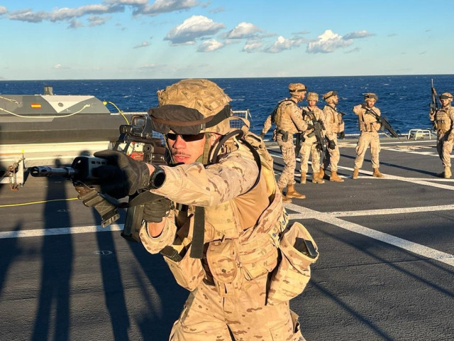 Militares de Infantería de Marina a bordo del portaaeronaves 'Juan Carlos I'