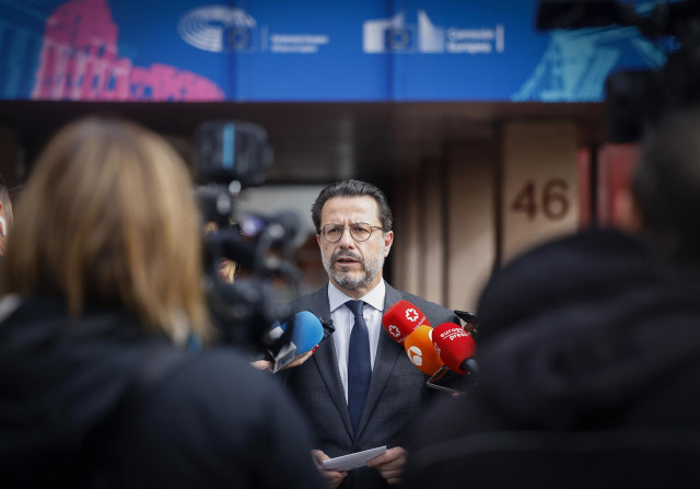 El consejero de Economía, Hacienda y Empleo, Javier Fernández-Lasquetty, tras reunirse con la delegación de la Comisión de Control Presupuestario de la UE