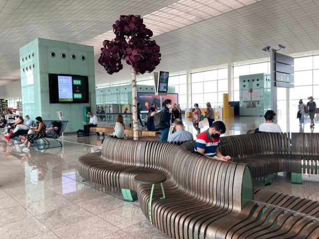 Archivo - Aena pone en marcha un proyecto piloto de mobiliario sostenible en el Aeropuerto de Barcelona