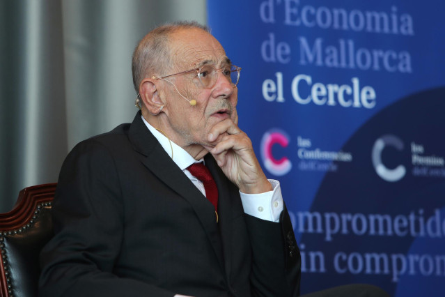Archivo - El ex secretario general de la OTAN Javier Solana ofrece una conferencia en el Cercle d’Economia de Mallorca, a 7 de noviembre de 2022.
