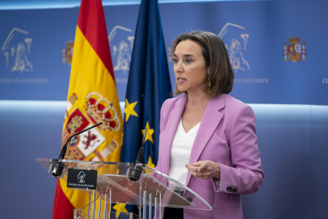 La portavoz del PP en el Congreso, Cuca Gamarra, durante una rueda de prensa posterior a la reunión de la Junta de Portavoces, en el Congreso de los Diputados, a 21 de febrero de 2023, en Madrid (España).