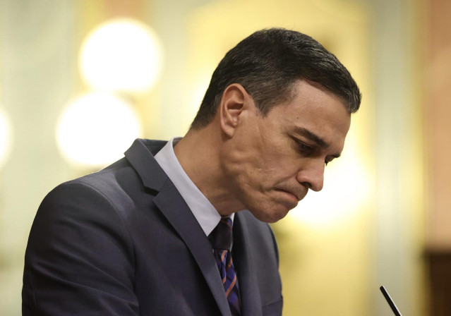 Archivo - El presidente del Gobierno, Pedro Sánchez, interviene en una sesión plenaria en el Congreso de los Diputados